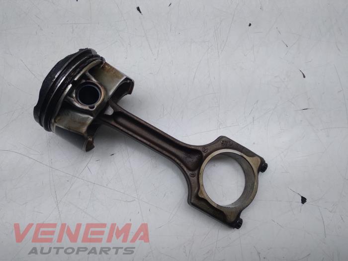 Usagé Bielle BMW 1 serie (F20) 116i 1.6 16V Prix € 49,99 Règlement à la marge proposé par Venema Autoparts