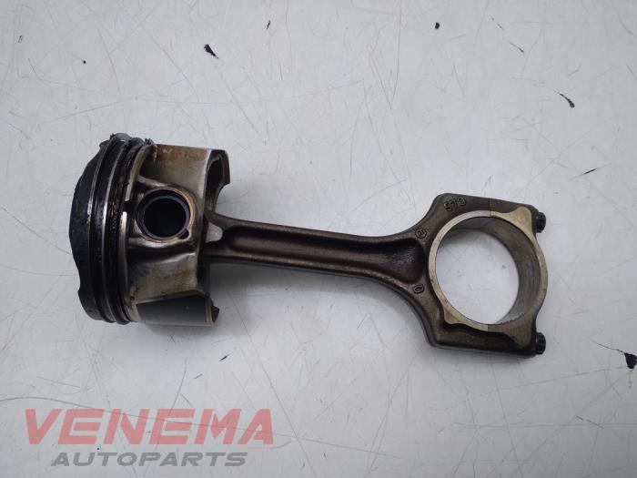 Usagé Bielle BMW 1 serie (F20) 116i 1.6 16V Prix € 49,99 Règlement à la marge proposé par Venema Autoparts