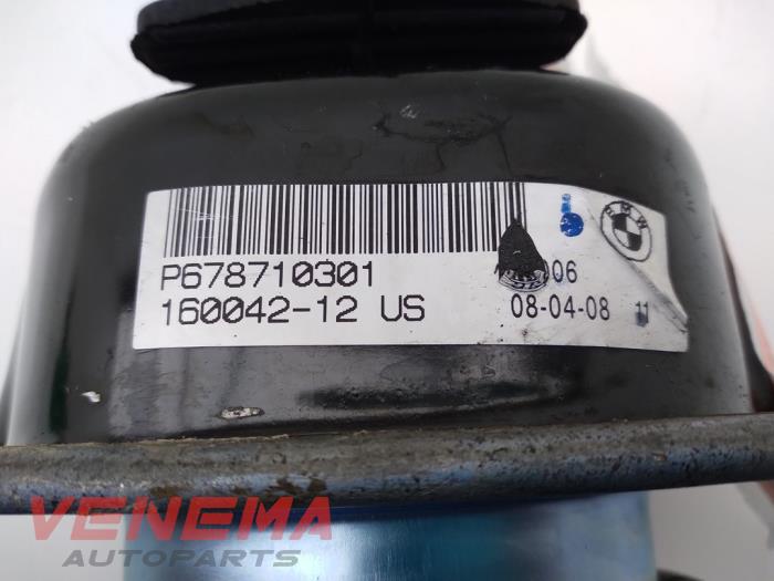 Engine mount from a BMW X5 (E70) xDrive 35d 3.0 24V 2009
