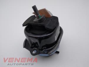 Engine mount from a BMW X5 (E70) xDrive 35d 3.0 24V 2009