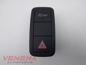 Usados Interruptor de luz de pánico Audi A1 Sportback (8XA/8XF) 1.6 TDI 16V Precio € 14,99 Norma de margen ofrecido por Venema Autoparts