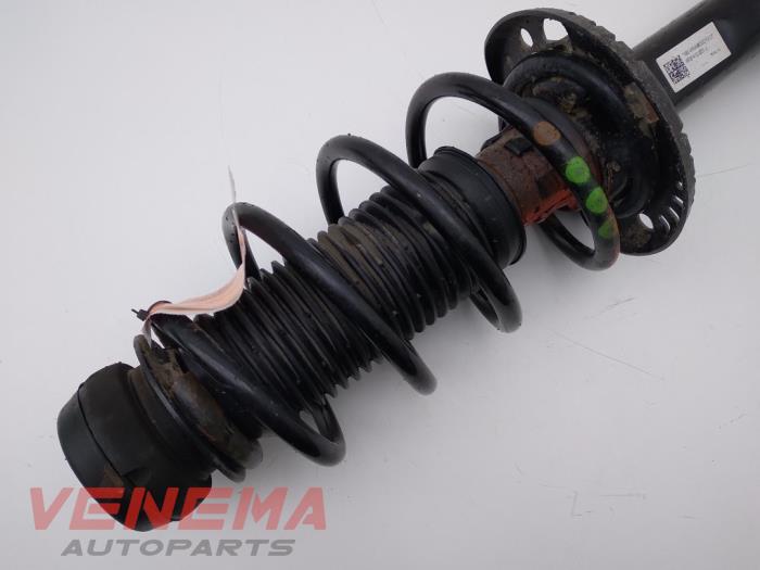 Front shock absorber rod, left Audi A1 Sportback 1.6 TDI 16V