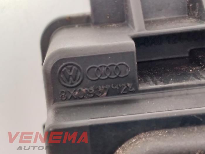 Skrzynka bezpieczników z Audi A1 Sportback (8XA/8XF) 1.6 TDI 16V 2014