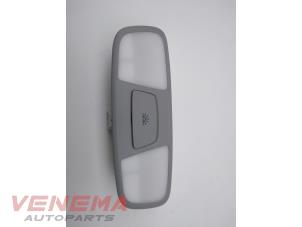 Używane Oswietlenie wewnetrzne tyl Audi A1 Sportback (8XA/8XF) 1.6 TDI 16V Cena € 14,99 Procedura marży oferowane przez Venema Autoparts