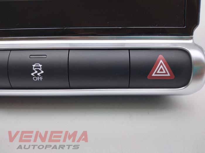 Controlador de pantalla multimedia de un Citroën C4 Cactus (0B/0P) 1.2 PureTech 82 12V 2014