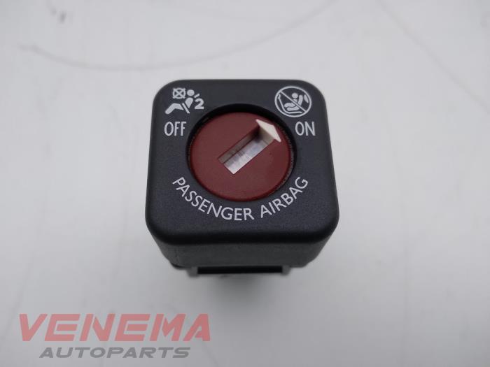 Airbag switch from a Citroën C4 Cactus (0B/0P) 1.2 PureTech 82 12V 2014