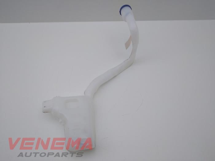 Front windscreen washer reservoir from a Citroën C4 Cactus (0B/0P) 1.2 PureTech 82 12V 2014
