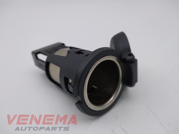 12 volt connection Citroen C4 Cactus 1.2 PureTech 82 12V 98018508ZD