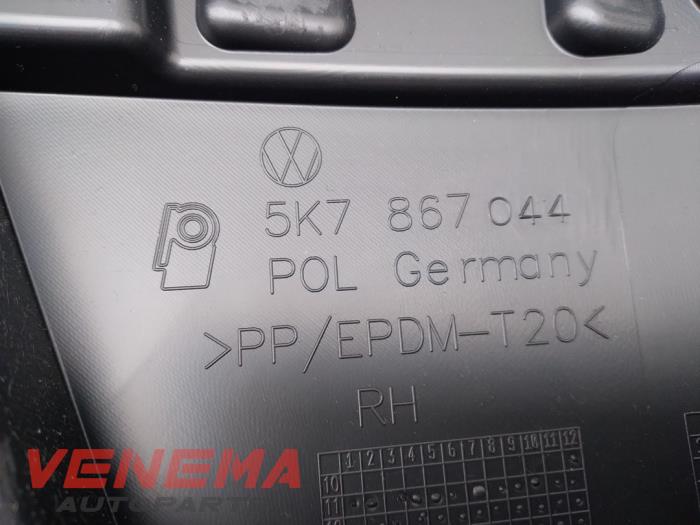 Tapizado panel lateral derecha detrás de un Volkswagen Golf VI Cabrio (1K) 2.0 TDI 16V 2016