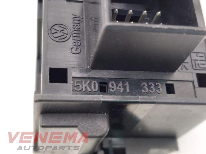 Commutateur phare hauteur réglable d'un Volkswagen Golf VI Cabrio (1K) 2.0 TDI 16V 2016