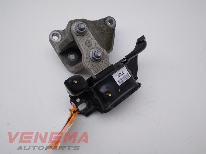 Gebrauchte Getriebe Halterung Ford Fiesta 6 (JA8) 1.0 EcoBoost 12V 100 Preis € 14,99 Margenregelung angeboten von Venema Autoparts