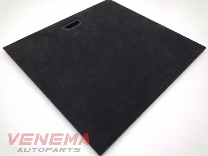 Floor panel load area from a BMW 3 serie Touring (F31) 320d 2.0 16V 2014