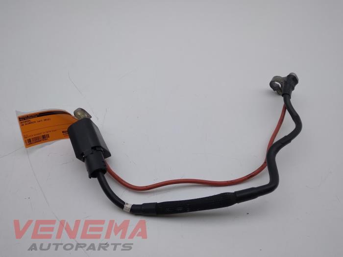Używane Biegun akumulator Volkswagen Scirocco (137/13AD) 1.4 TSI 122 16V Cena € 9,99 Procedura marży oferowane przez Venema Autoparts