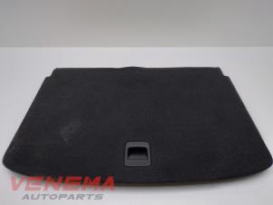 Gebrauchte Bodenblech Kofferraum Audi A1 Sportback (8XA/8XF) 1.0 TFSI Ultra 12V Preis € 49,99 Margenregelung angeboten von Venema Autoparts