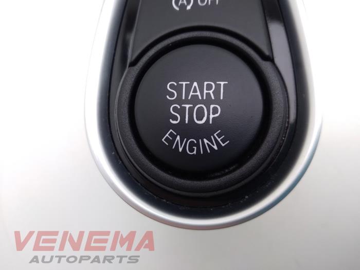 Start/Stopp Schalter van een BMW 1 serie (F20) 116i 1.5 12V 2018