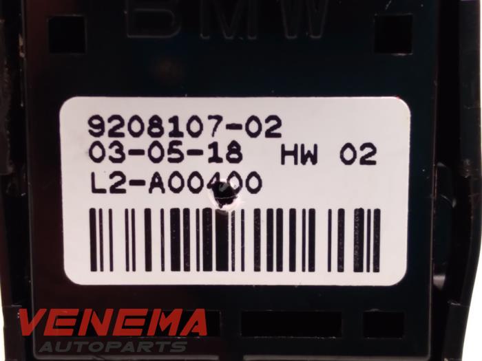 Electric window switch from a BMW 1 serie (F20) 116i 1.5 12V 2018