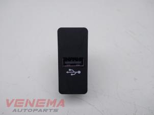 Gebrauchte USB-Stecker BMW 1 serie (F20) 116i 1.5 12V Preis € 14,99 Margenregelung angeboten von Venema Autoparts