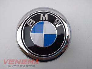 Używane Uchwyt tylnej klapy BMW 1 serie (F20) 116i 1.5 12V Cena € 29,99 Procedura marży oferowane przez Venema Autoparts