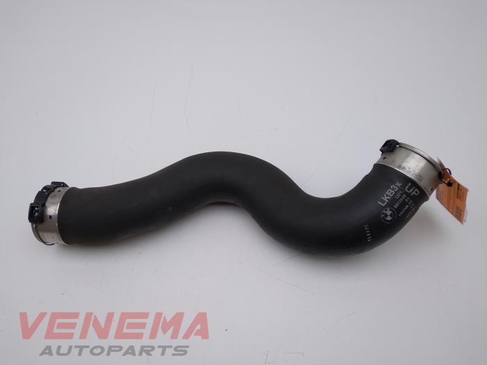 Usagé Tuyau intercooler BMW 1 serie (F21) 118i 1.5 TwinPower 12V Prix € 29,99 Règlement à la marge proposé par Venema Autoparts