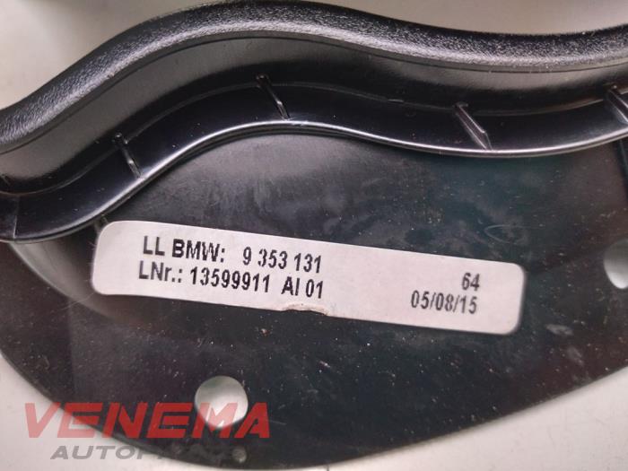 Lenksäule Kappe van een BMW 1 serie (F21) 118i 1.5 TwinPower 12V 2016