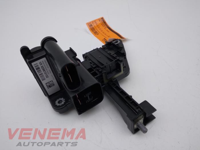 Used Distributor BMW 1 serie (F21) 118i 1.5 TwinPower 12V Price € 14,99 Margin scheme offered by Venema Autoparts