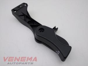 Used Hood lever BMW 1 serie (F21) 118i 1.5 TwinPower 12V Price € 14,99 Margin scheme offered by Venema Autoparts