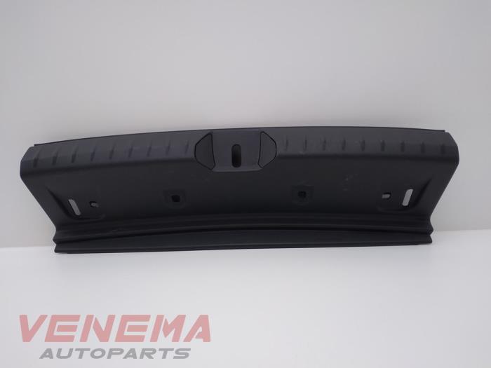 Trunk sill cover protection