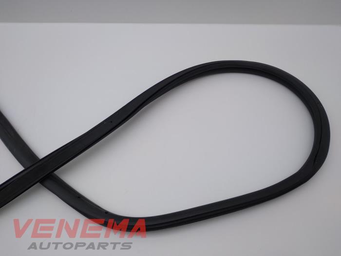 Door seal 2-door, right from a BMW 1 serie (F21) 118i 1.5 TwinPower 12V 2016