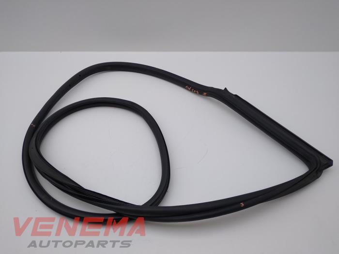 Door seal 2-door, right from a BMW 1 serie (F21) 118i 1.5 TwinPower 12V 2016