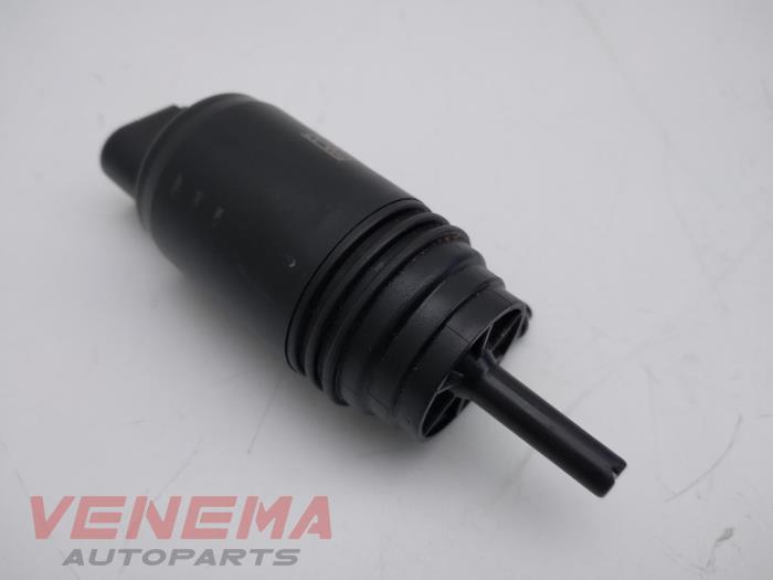 Rear screen washer pump from a BMW 1 serie (F21) 118i 1.5 TwinPower 12V 2016
