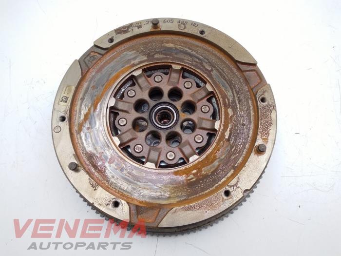 Dual mass flywheel from a BMW 1 serie (F21) 118i 1.5 TwinPower 12V 2016