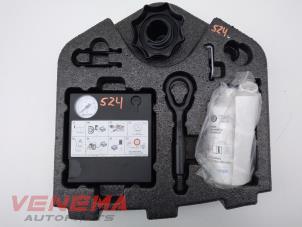 Usagé Kit de réparation pneus Seat Ibiza V (KJB) 1.0 TSI 12V Prix € 49,99 Règlement à la marge proposé par Venema Autoparts