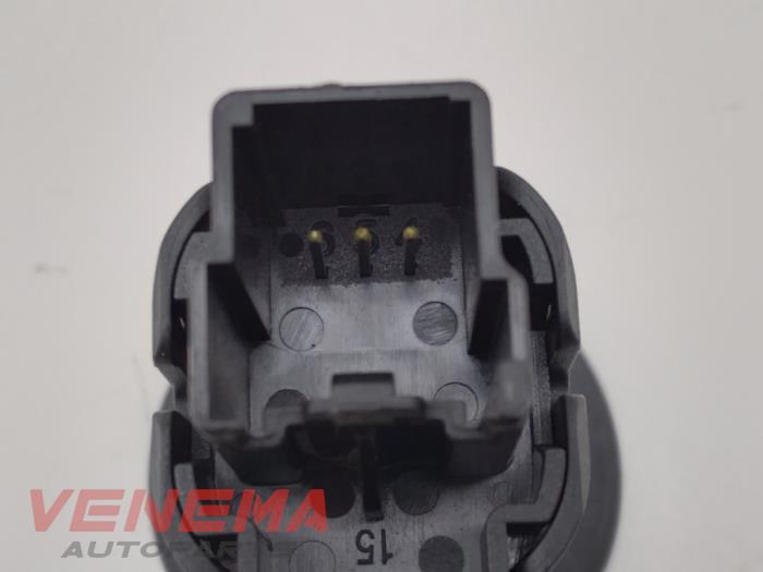 Airbag switch from a Ford Fiesta 7 1.1 Ti-VCT 12V 85 2018