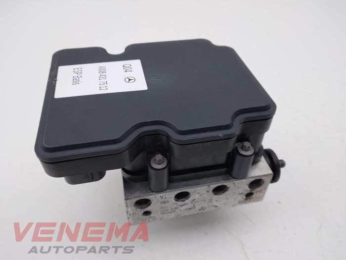Używane Pompa ABS Mercedes A (W176) 1.6 A-180 16V Cena € 149,99 Procedura marży oferowane przez Venema Autoparts