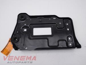 Used Battery box Mercedes A (W176) 1.6 A-180 16V Price € 19,99 Margin scheme offered by Venema Autoparts
