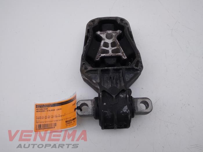Used Engine mount Mercedes A (W176) 1.6 A-180 16V Price € 14,99 Margin scheme offered by Venema Autoparts