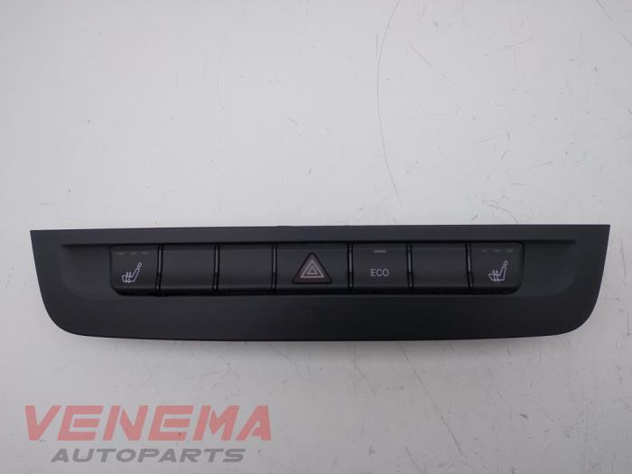 Używane Przelacznik Mercedes A (W176) 1.6 A-180 16V Cena € 69,99 Procedura marży oferowane przez Venema Autoparts