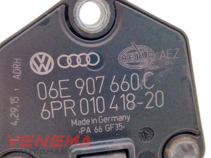 Ölstandsensor van een Volkswagen Polo V (6R) 1.0 12V BlueMotion Technology 2015