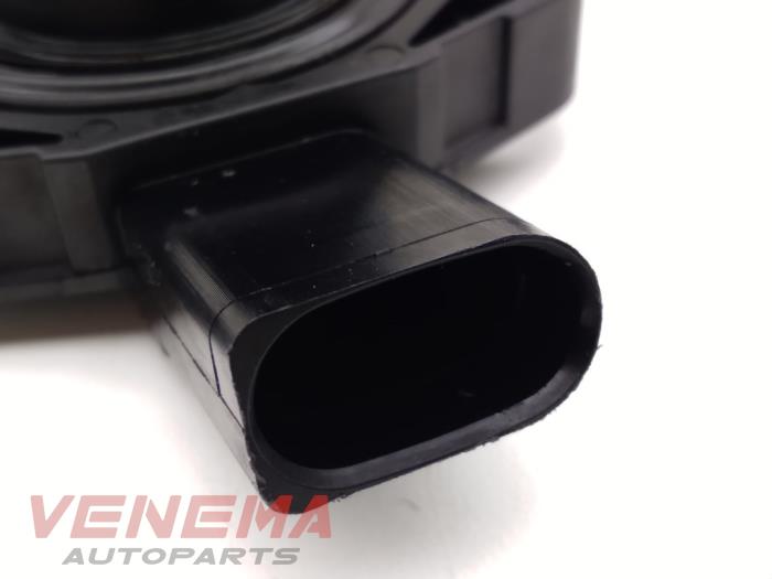 Oil level sensor from a Volkswagen Polo V (6R) 1.0 12V BlueMotion Technology 2015
