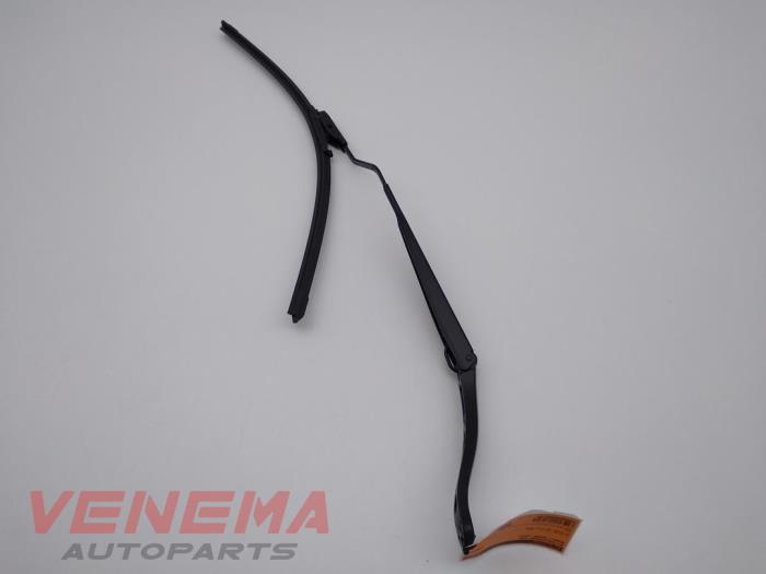 Front wiper arm from a Renault Megane IV (RFBB) 1.3 TCe 115 16V 2018