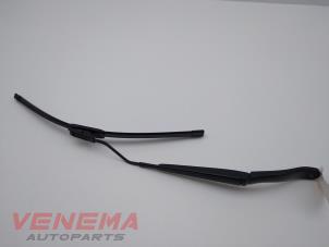 Used Front wiper arm Renault Megane IV (RFBB) 1.3 TCe 115 16V Price € 19,99 Margin scheme offered by Venema Autoparts