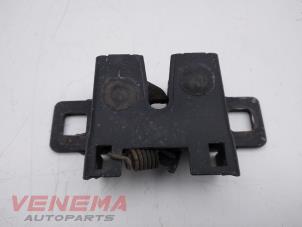 Used Bonnet lock mechanism Landrover Discovery III (LAA/TAA) 2.7 TD V6 Price € 14,99 Margin scheme offered by Venema Autoparts