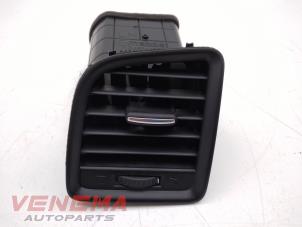 Usagé Grille aération tableau de bord Mazda CX-5 I (KE,GH) 2.2 Skyactiv D 16V 4WD Prix € 19,99 Règlement à la marge proposé par Venema Autoparts