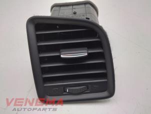 Usagé Grille aération tableau de bord Mazda CX-5 I (KE,GH) 2.2 Skyactiv D 16V 4WD Prix € 19,99 Règlement à la marge proposé par Venema Autoparts