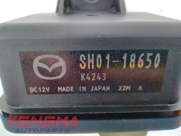 Glow plug relay from a Mazda CX-5 (KE,GH) 2.2 Skyactiv D 16V 4WD 2012