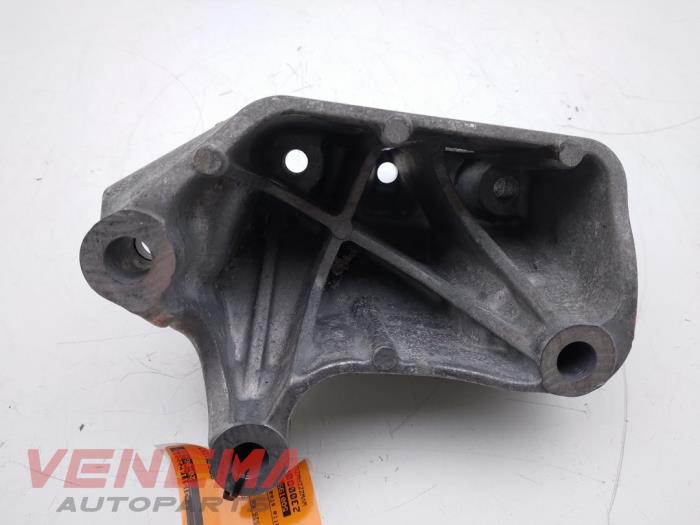 Gearbox mount from a Volkswagen Polo VI (AW1) 1.0 MPI 12V 2021