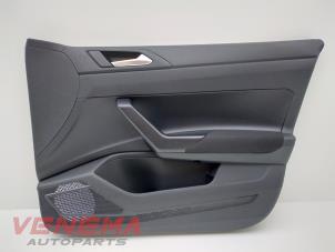 Używane Tapicerka drzwi prawych przednich wersja 4-drzwiowa Volkswagen Polo VI (AW1) 1.0 MPI 12V Cena € 49,99 Procedura marży oferowane przez Venema Autoparts