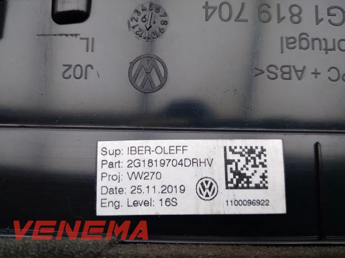 Rejilla de aire de salpicadero de un Volkswagen Polo VI (AW1) 1.0 MPI 12V 2021