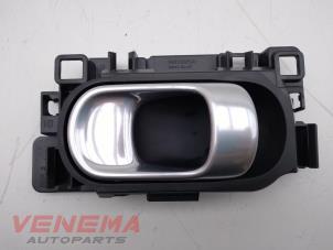 Usagé Poignée portière 4portes avant droite Citroen C3 (SX/SW) 1.2 Vti 12V PureTech Prix € 14,99 Règlement à la marge proposé par Venema Autoparts