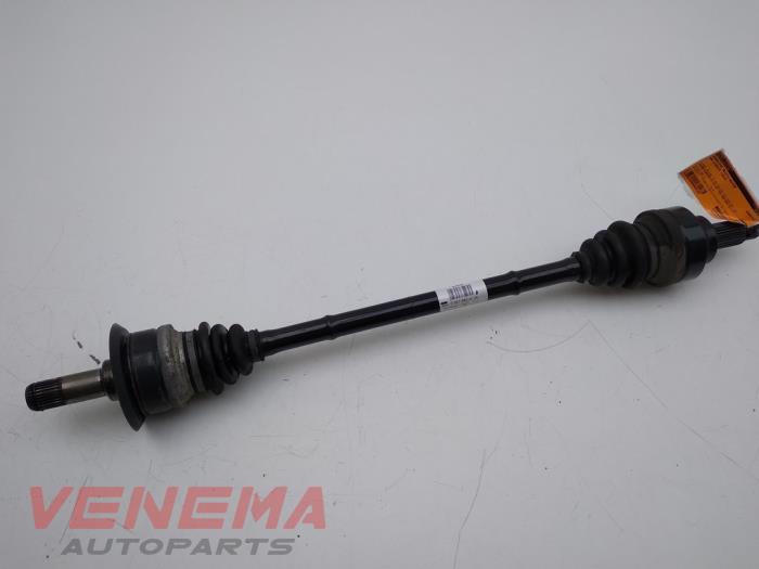Drive shaft, rear right from a BMW 3 serie Touring (F31) 320d 2.0 16V 2015